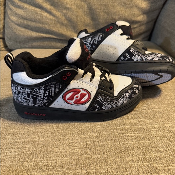 Heelys Other - Heelys Ninja 7319 Black, White, Red Graphic Sneakers